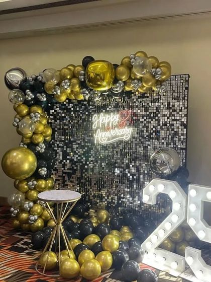 A slightly different perspective of the elegant 25th-anniversary setup.