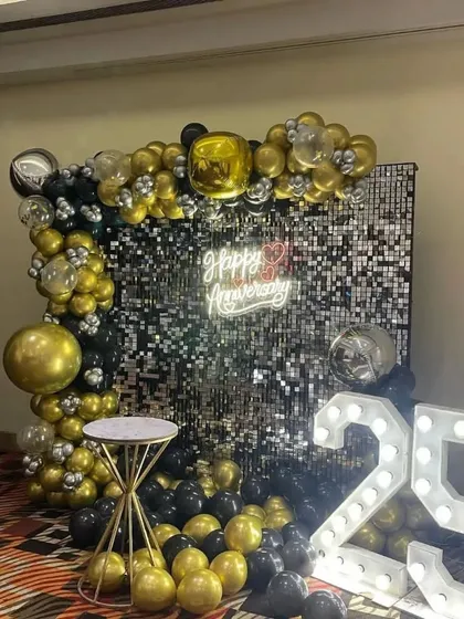 A slightly different perspective of the elegant 25th-anniversary setup.