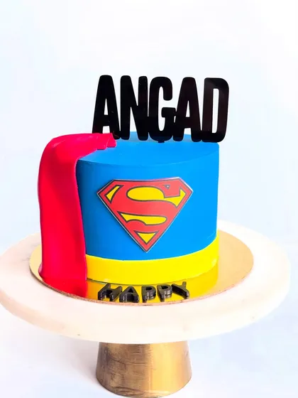 A closer look at the Superman cake for Angad. I used a vibrant blue ganache and created an edible cape to give it that classic superhero look. It's a 1kg eggless chocolate truffle cake.