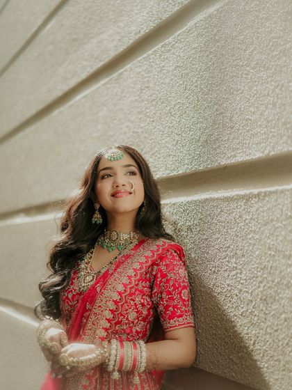 A moment of happy contemplation. The bride looks up, bathed in natural light, her expression full of hope and joy. A simple, yet powerful portrait.