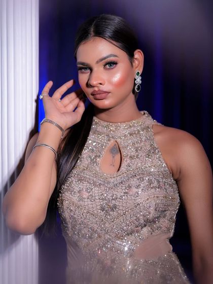 Glamour & Western-Style Fashion photo 3