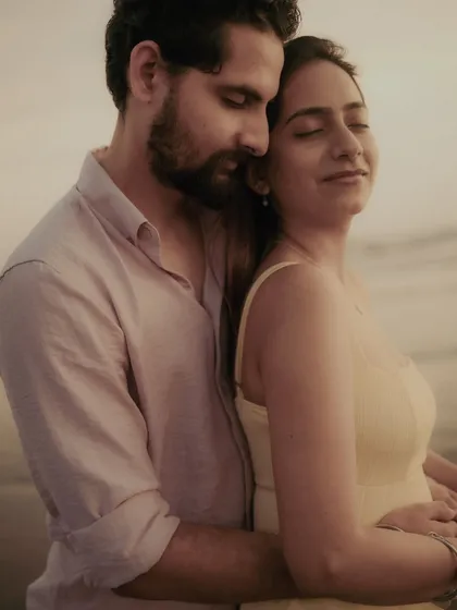 A quiet, intimate embrace during a beach pre-wedding session. My focus is always on the authentic connection and the feeling of being completely at ease with your person.
