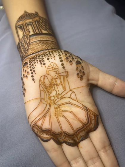 A close-up of the initial outline for a couple portrait. We start with a strong foundation to ensure the final design is perfect.