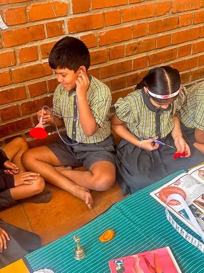 After our support sessions, we saw children at Gurukul High School collaborating on projects, like this one involving the study of sound, demonstrating a newfound depth of engagement.