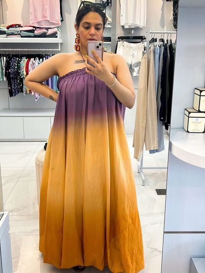 A mirror selfie in a gorgeous ombrè maxi dress from Geisha Designs. This shows a more candid, behind the scenes look at my personal style while traveling.