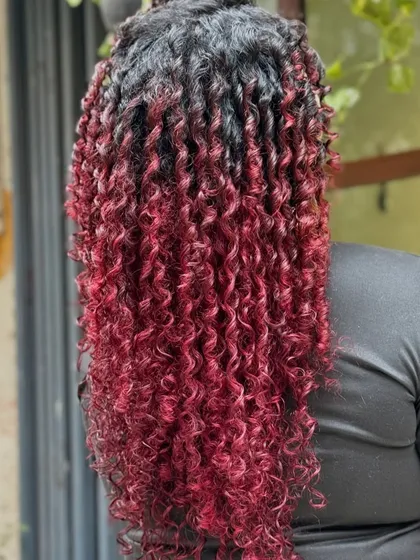 A bold and beautiful red transformation. Using curl-friendly dyes from Schwarzkopf, I can achieve these rich, vibrant shades without compromising the health and integrity of your delicate curls.
