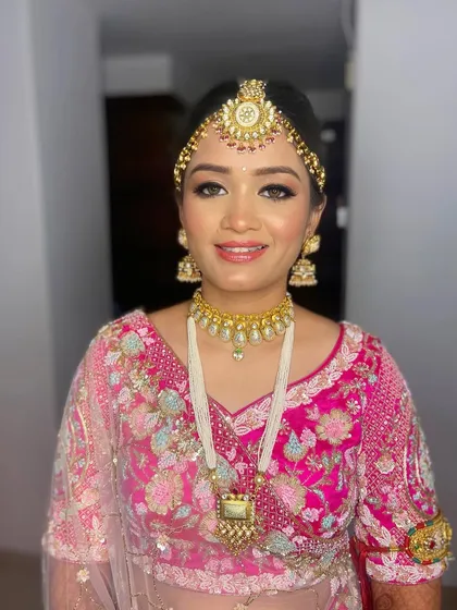 Pooja looking every bit the traditional Indian bride, with makeup that is both elegant and celebratory.