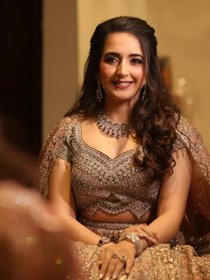 Pure engagement glam. This look features sparkling eyes, a flawless base, and a happy smile that says it all.