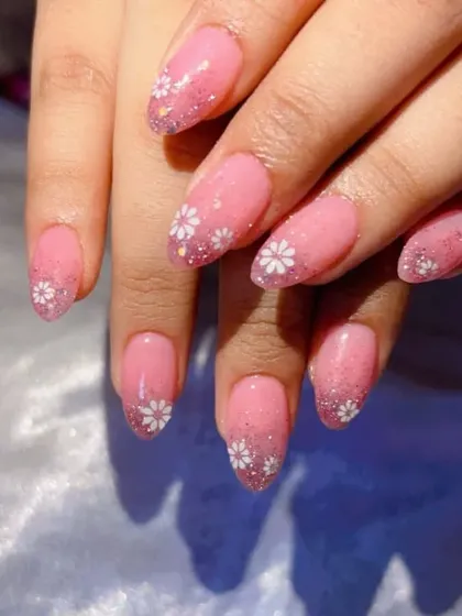 Another view of the rose gold ombré with daisies. This is a sweet and feminine design perfect for any occasion.
