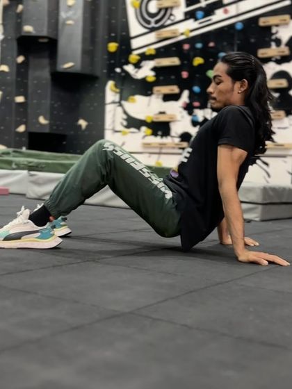 The tabletop swing is a dynamic movement we use to open up the chest and shoulders while activating the glutes and hamstrings.