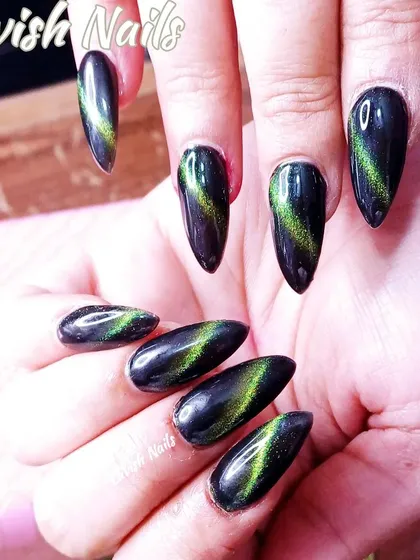 A sharp stiletto set with a mesmerizing green and black cat-eye design.