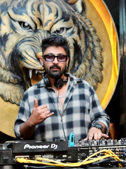 Rocking a plaid shirt for Bolly-Heist at Badmaash.