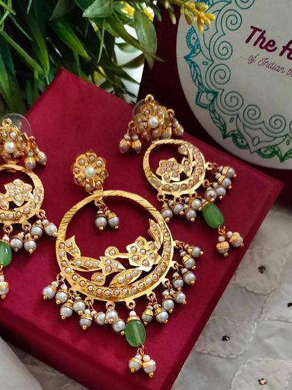 The full view of the restocked circular pendant set with matching earrings. The combination of pearls and a hint of green makes it a very graceful choice.