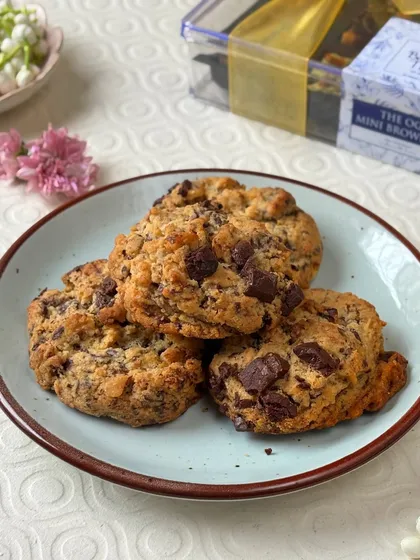 A close-up of my chunky and delicious chocolate walnut cookies. They are crispy on the outside, gooey on the inside, and packed with high-quality chocolate.