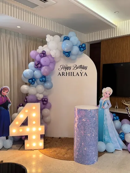 The complete Frozen-themed setup, with Anna, Elsa, and Olaf bringing the magic of Arendelle right into the living room for Arhilaya's 4th birthday.