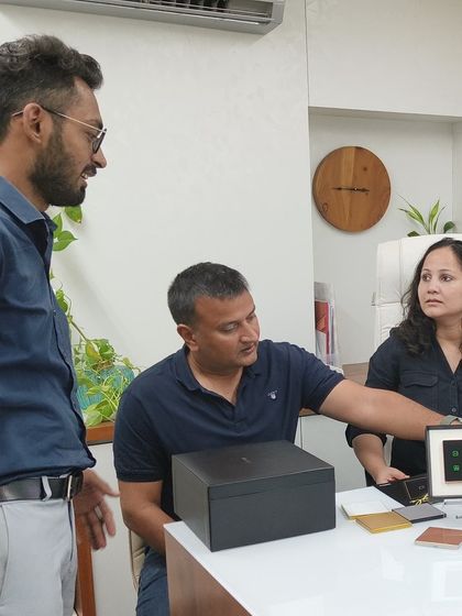 A hands-on demonstration for the team at Aayat Designs. We ensure architects understand the full capabilities and aesthetic options of our systems.