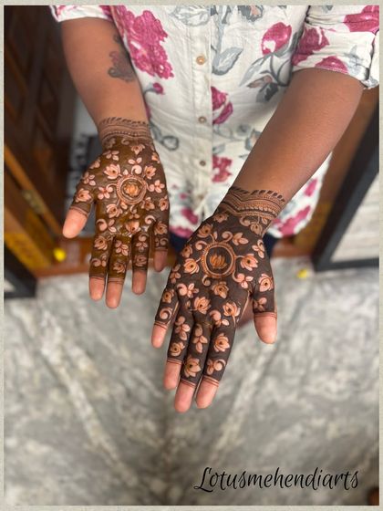 Lotus Mehendi Arts - Event Mehendi Services Elegant Designs for Guests photo 25