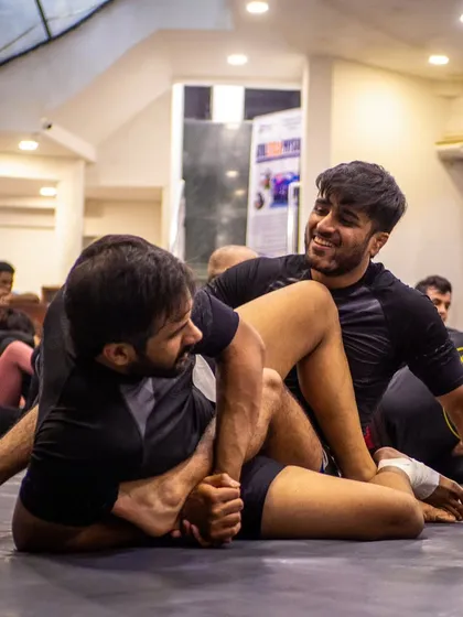 The grind is where growth happens. Students work through a leg lock entry during a BJJ seminar, figuring out the intricate details of the position. There are no shortcuts, only reps.