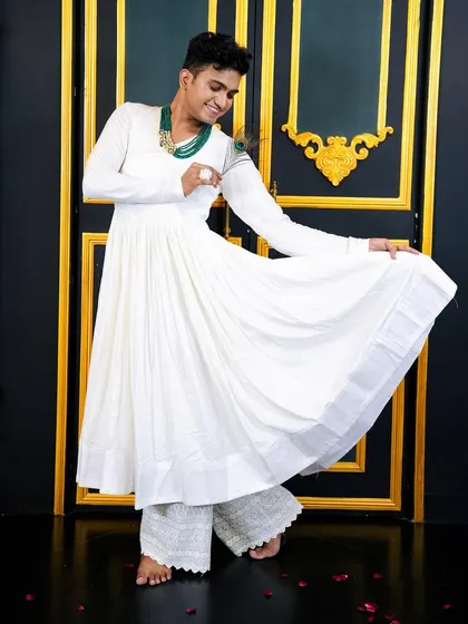 Another look from the 'White Peacock' series with Niraj Patel. The focus is on clean skin and expressive eyes, perfect for this graceful dance photoshoot.