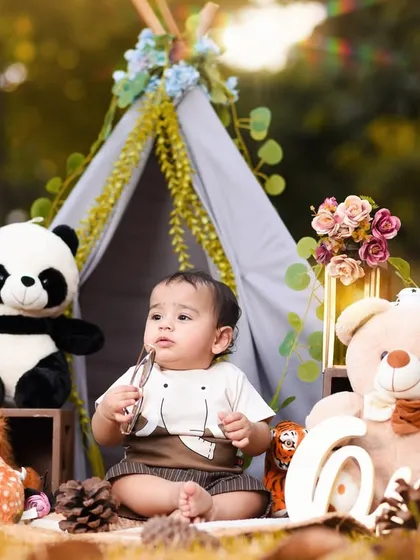 A charming outdoor setup with a teepee and woodland creatures for a first birthday. These themed park sessions are perfect for little adventurers.