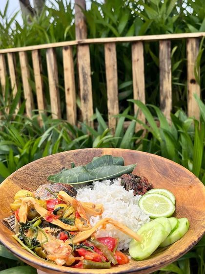 Our comforting farm-style fish meal, pictured against a lush green background. It’s a reminder of the connection between our food and the land it comes from.