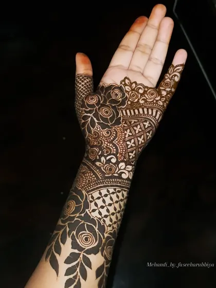 The back of the hand from my step-by-step floral henna tutorial.