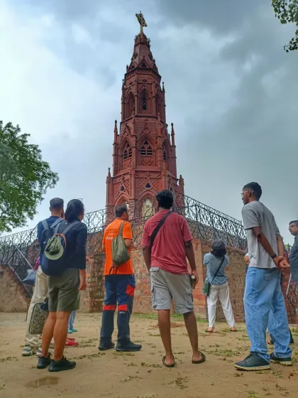 A moment of discovery on our Northern Ridge walk. Here, a group listens intently to stories of the 1857 uprising while standing before the historic Mutiny Memorial, a key landmark on this heritage trail.