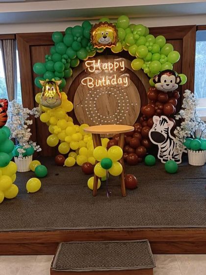 Another angle of the fun and adventurous jungle birthday setup.
