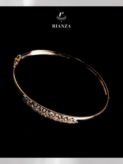 This dainty and pretty gold bracelet features a small pavé diamond section. It is designed to be a lightweight and elegant addition to your festive or daily outfits.