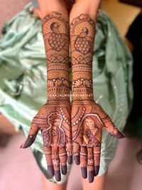 Custom & Storytelling Henna