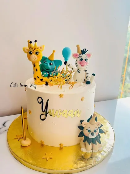 Bringing the safari to the celebration with this cute animal-themed cake, featuring fondant party animals.