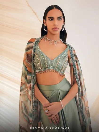 My Vivien Cape Set offers a feminine, flowy skirt and a blouse adorned with tassels. The silky organza cape with dainty embellishments is the opulent finishing touch.