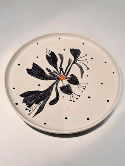 This plate features an abstract floral design with delicate polka dots. I focus on balancing form and texture to create a refined yet rustic look in my hand-painted ceramic plates.