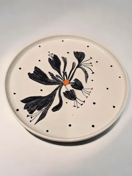 This plate features an abstract floral design with delicate polka dots. I focus on balancing form and texture to create a refined yet rustic look in my hand-painted ceramic plates.