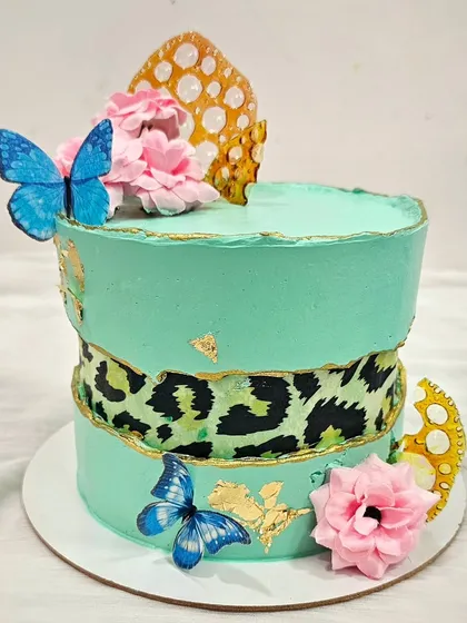 A fault-line cake with an animal print design, also created by my student Prachi.