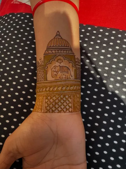 A close-up of a wristband design featuring a single elephant in a royal archway. This is a beautiful and elegant motif for any occasion.