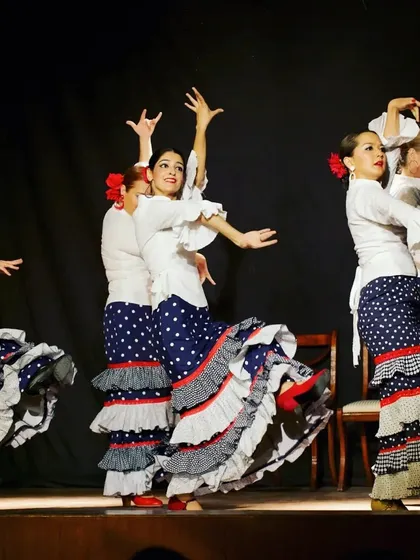 A throwback to a wonderful Flamenco stage performance with my teacher Paola Santa Cruz and her group. This expressive and powerful dance form is something I love to teach and share with my students.