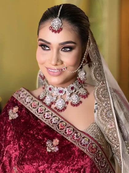 A happy bride, glowing in her red and silver diamond jewellery. This shot captures the joy and confidence that comes from feeling perfectly put together on your special day.