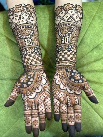 A clear, straight-on view of the floral design, showcasing its symmetry and intricate details.