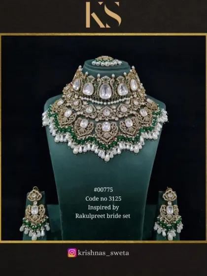 This version of the Rakul Preet-inspired set features beautiful emerald green beads, adding a touch of royal color.
