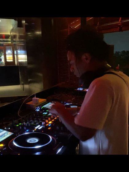 Josh B - DJ Services Club & Lounge Vibe photo 21