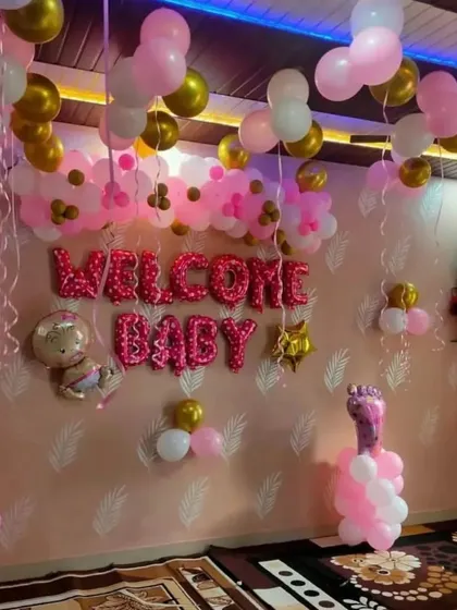 A classic room decoration to welcome a new baby. This service includes 'WELCOME BABY' foil balloons, helium balloons on the ceiling, and several balloon pillars and themed foil balloons placed around the room.