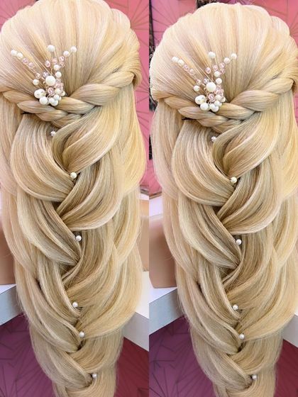 The final look of the open hairstyle with a pearl-adorned braid.