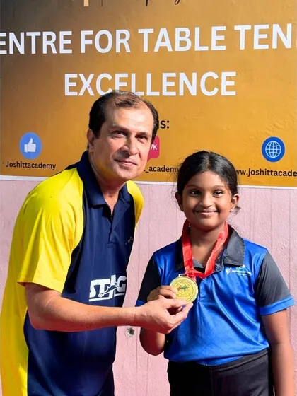 We celebrate every victory, big or small. Here is our player Jashvi, beaming with pride after a win at the Matchpoint Table Tennis Tournament. This is the result of her dedication.