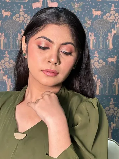 Another angle of this beautiful soft glam. It's about looking polished and put-together while still feeling like yourself.
