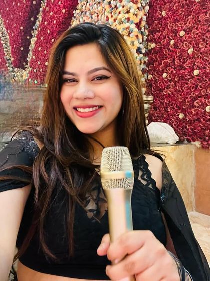 A selfie with my trusted microphone before the show begins.