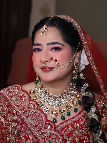 A close-up of our NM Bride. Notice the soft eye makeup and the perfectly blended base that looks like second skin, even with full coverage.