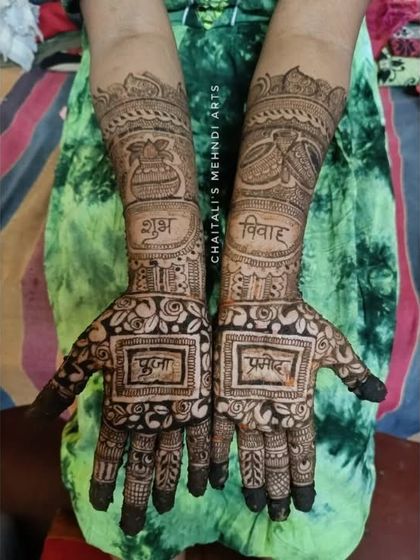 This simple yet elegant bridal mehendi includes the couple's names, "Pooja" and "Pramod," on the palms, along with auspicious symbols like the kalash and shehnai to represent the "Shubh Vivah".