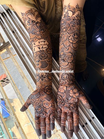 This design includes the phrase 'Samra weds Zohaib' written on the arm, a unique way to include your names.