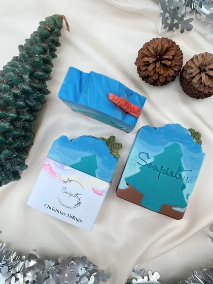 My Christmas Tidings soap, scented with woody Forest Oud & Balsam. The little tree design is one of my favorites to make during the holidays.